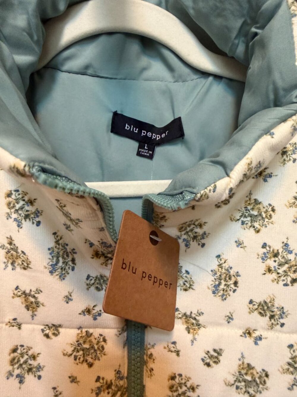 Blu Pepper Ditsy Floral Quilted Puffer Vest Cream Sage Green L NWT - Picture 2 of 2